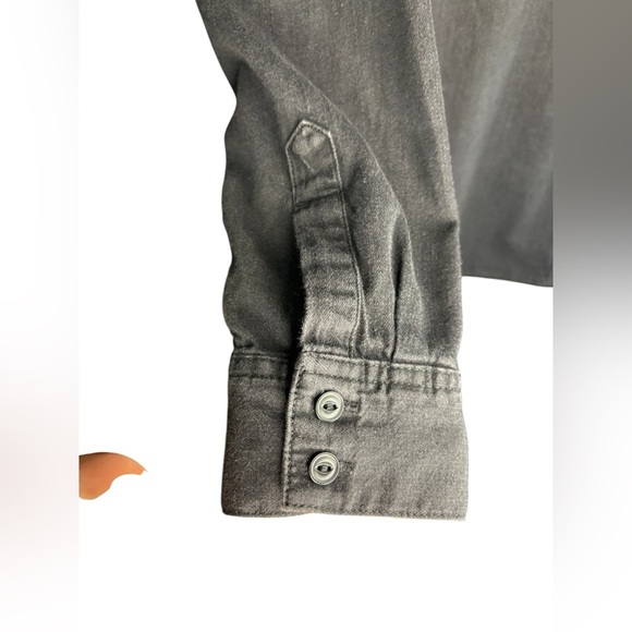 Levi’s women’s BLACK HARLIE BOYFRIEND denim  Button Down SHIRT sz M - Picture 7 of 11